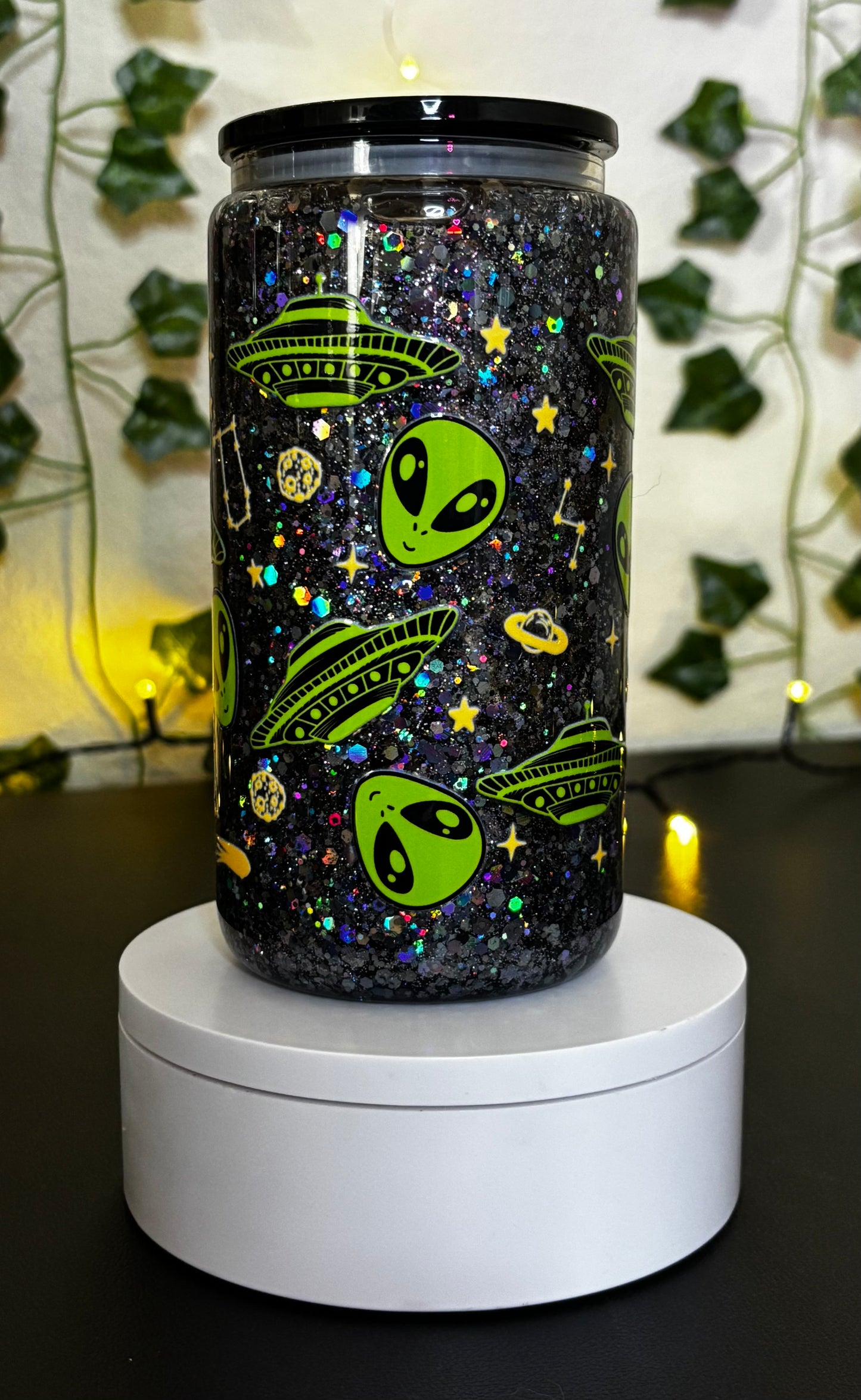Alien - 16oz Glass w/ Colored Lid